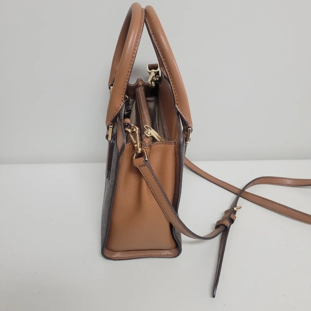 Michael Kors Mott Messenger Crossbody Bag.